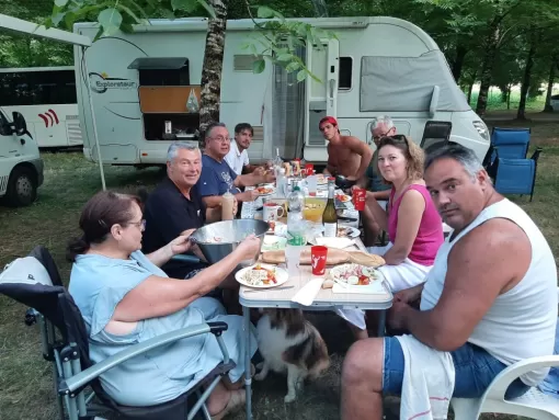Camping Car en Périgord, Sarlat-la-Canéda, Le Canoë’Bar Dordogne