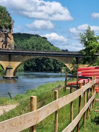 Fêtes de Pâque en Dordogne canoë kayak au fil de l'eau, Sarlat-la-Canéda, Le Canoë’Bar Dordogne