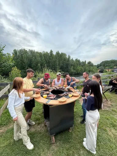 location canoë vitrac et barbecue au bord de l'eau: le canoebar, Sarlat-la-Canéda, Le Canoë’Bar Dordogne